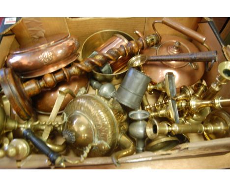 Assorted metalwares to include brass candlesticks, spirit kettle, copper kettles, oak barley twist table lamp etc