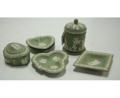 A quantity of Wedgwood green jasper wares to include pin trays, trinket box and cover etc (6)