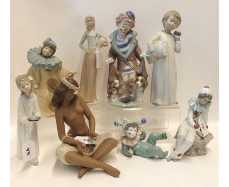 A Lladro clown, three Nao clowns together with four other figures Condition Report: Two of the remaining figures damages. 