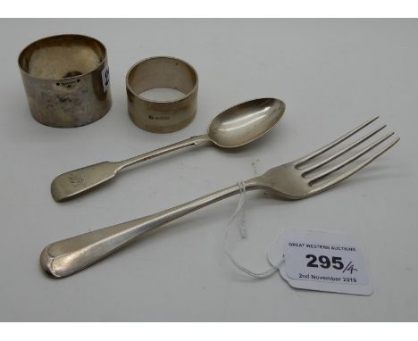 A lot comprising a silver dinner fork, Sheffield 1982, a silver teaspoon and two silver napkin rings, assorted marks (4), 192