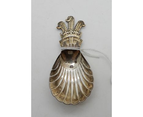A silver caddy spoon by Roberts and Belk, Sheffield 1981, with shell shaped bowl and Prince of Wales feathers terminal, 8.5cm
