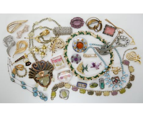 A Sarah Coventry green enamel necklace, carved lucite brooches and other items Condition Report: No condition report availabl