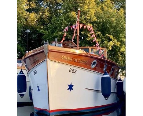 Spark of Light: Old World Style Boating Experience for x2 guests on The Norfolk Broads, East England with Morning Coffee, Pub