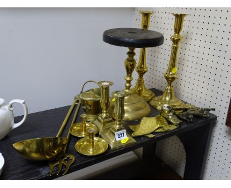 Quantity of vintage and other brassware