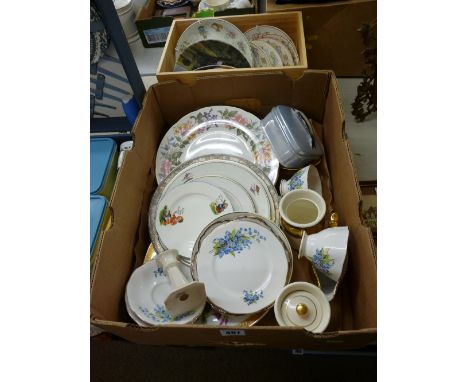 Mixed quantity of decorative wall plates including a collection of Wedgwood Beatrix Potter Peter Rabbit, a vintage sardine di