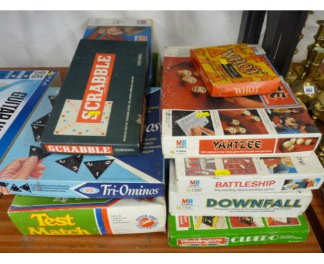 Quantity of vintage board and table games
