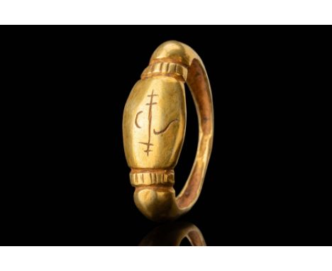 Ca. AD 900 - 1000. A gold signet ring with a broad, rounded bezel inscribed with a deeply cut Kawi script. The shoulders tape