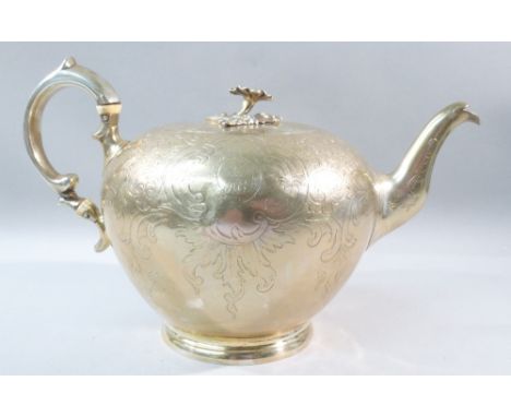 EARLY VICTORIAN CIRCULAR SILVER TEAPOT (POSSIBLY BY WILLIAM PITTS), THE BODY ENGRAVED WITH FLORAL SCROLLWORK, FAMILY MOTTO 'T