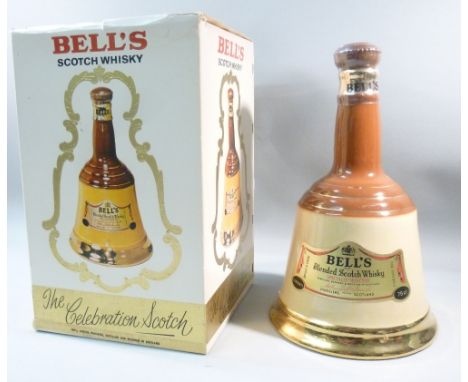 BELL'S BLENDED SCOTCH WHISKY WADE DECANTER, LABEL DENOTES 'BAHRAIN DUTY NOT PAID', 75 cl, BELL'S BLENDED SCOTCH WHISKY WADE D