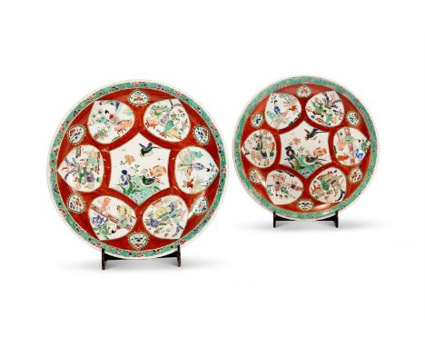 A large pair of Chinese Famille Verte coral-ground dishes, Qing dynasty, Kangxi period (1662-1722), each with leaf-shaped pan