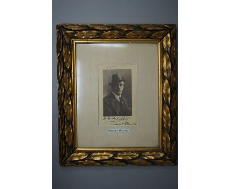 Puccini,Giacomo, ital. Komponist (1858-1924). Porträt-Fotografie mit eigh. Widmung u. U. "Giacomo Puccini" auf der Bildseite.