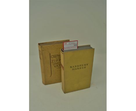 Roth, Joseph. Radetzkymarsch. Roman. 582 S., 1 Bl. 18 x 11 cm. OLeinen (etwas angestaubt). Berlin, G. Kiepenheuer, 1932.Roth-