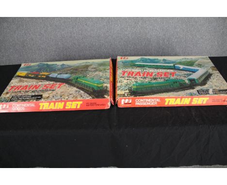 A collection of boxed vintage building games and model railways etc. H.58 W.37cm. (largest) 