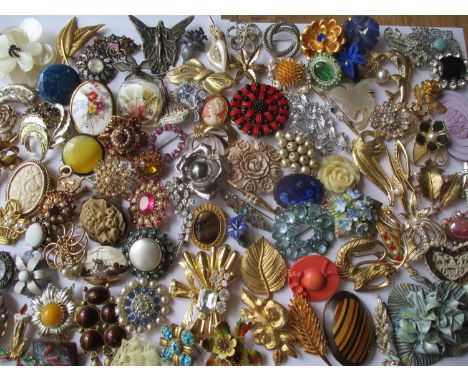 A collection of mainly mid 20th century brooches to include a painted Royal Worcester brooch with images of flora and an Ayns