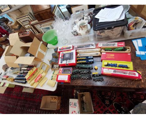 A collection of vintage and modern train sets to include Hornby, Mainline, Fine Cast and Lima 