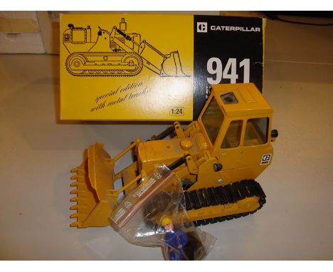 An NZG Caterpillar 1:24 Scale 941 Special Edition Tractor with Tracks and Driver - VG-E in G-VG box