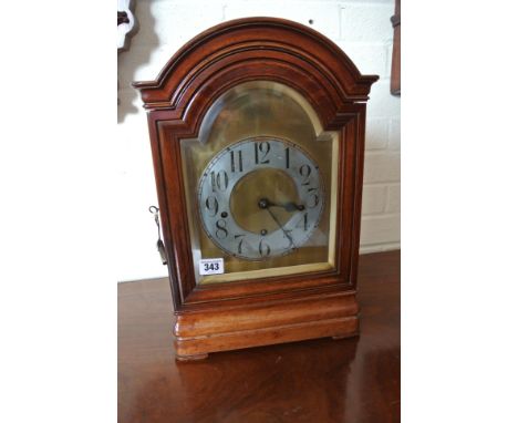 A mahogany case 8 day mantle clock with Westminster chimes - Height 43cm - working