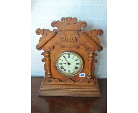 An 8 day oak cased American shelf clock, strikes on a gong - Height 41cm - working in the sale room