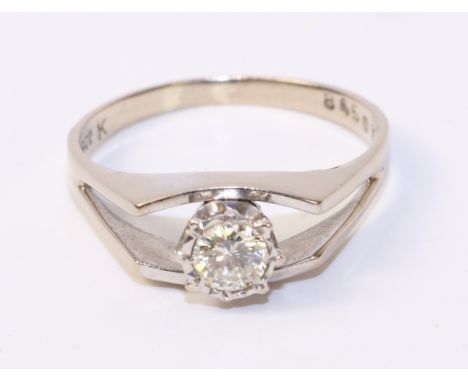 Single stone diamond white gold ring stamped 18k   Condition Report   Click here for further images, condition, auction times