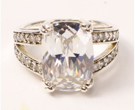 Large facetted cubic zirconia silver ring stamped 925   Condition Report   Click here for further images, condition, auction 