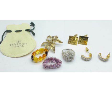 A 925 silver brooch, a white metal ring, M, two expanding rings including amber, a pair of cufflinks and a pair of earrings 