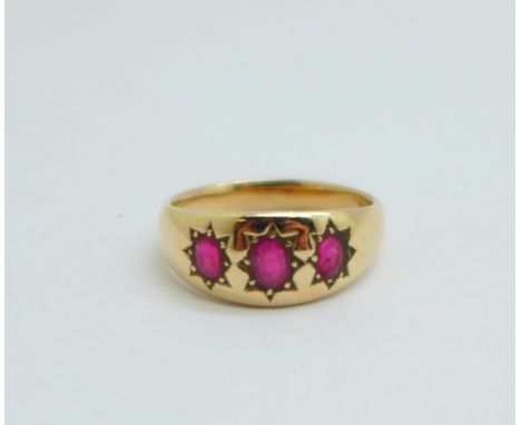 A yellow metal and three stone ruby ring, 3.7g, N, stones a/f, scratched 