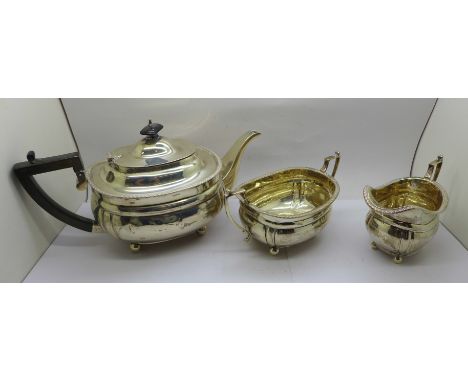 A three piece silver tea service, London 1917, Ollivant &amp; Botsford, 872g 