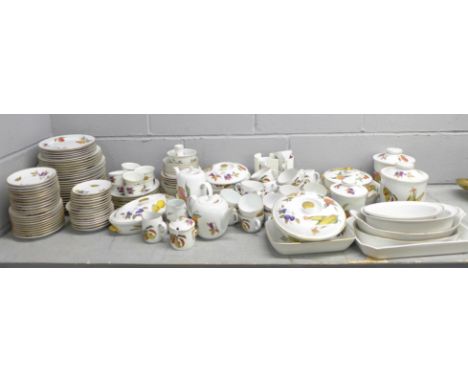 A large collection of Royal Worcester Evesham dinnerwares, over 140 pieces, three vegetable dishes and covers, oven dishes, t