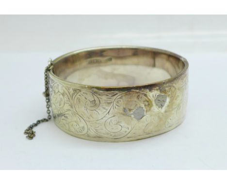 A hallmarked silver bangle, Birmingham 1939, 33g, some shallow dents 
