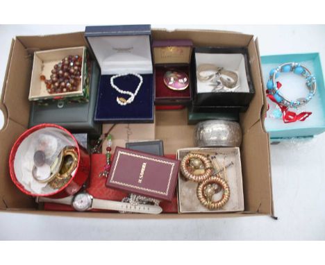 A collection of costume jewellery, to include bangles, beaded necklaces etc 