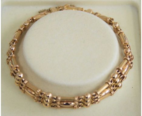 A vintage 15ct gold triple gatelink bracelet, with safety chain, 17g, w.9mm, length 18.5cm