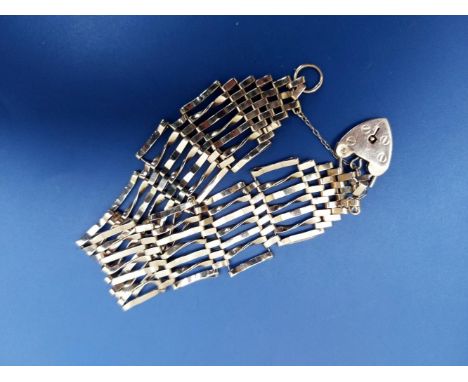 A 9ct gold gate link bracelet