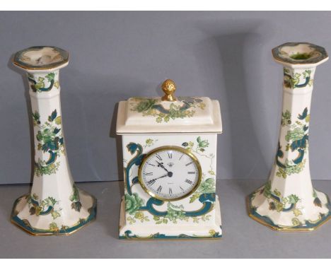 A Mason's Ironstone ceramic mantle clock with gilded finial in the 'Chartreuse' pattern, together with a pair of en-suite can