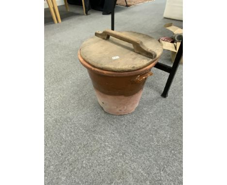 EARTHENWARE STEIN WITH WOODEN TOP