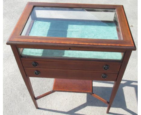 Edwardian Sheraton Revival satinwood crossbanded mahogany bijouterie cabinet, glazed top above a pair of long drawers on squa