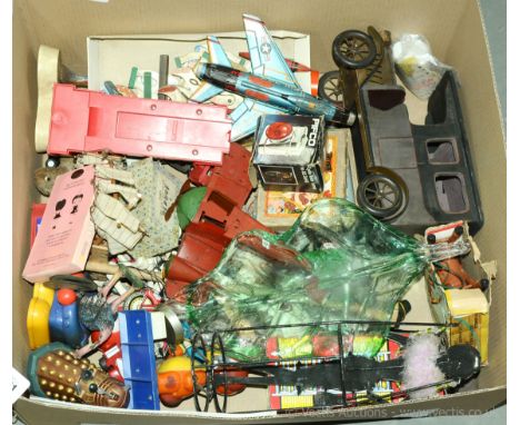 A mixed quantity of unboxed loose tinplate, diecast and plastic constructed toys, souvenirs, puzzles, children's play items a