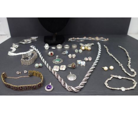 A collection of jewellery, to include a silver necklace marked 925; a natural pearl necklace; a silver bracelet with silver l