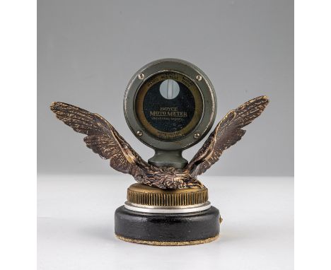 Kuehlerfigur Thermometer Boyce Moto-Meter, wohl Deutschland, um 1925 Naturalistische Darstellung eines Adlers im Flug, mittig