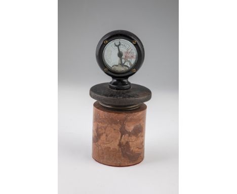Kuehlerfigur Calormeter Wilmot-Breeden LTD., England, um 1920 Thermometer aus schwarz lackiertem Metall. Bez.: CALORMETER WIL