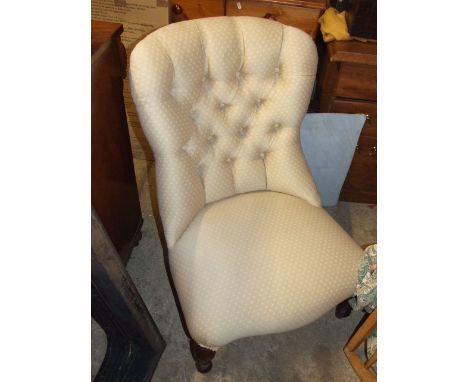 BUTTON BACK NURSING CHAIR