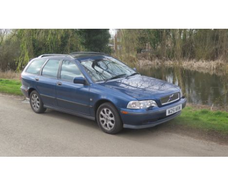 2000 VOLVO V40 S ESTATE CAR ( manual )1783 cc PETROLSERVICE HISTORY BY LOCAL GARAGEKEYS & V5 PRESENT81000 MILESMOT TILL JAN 2