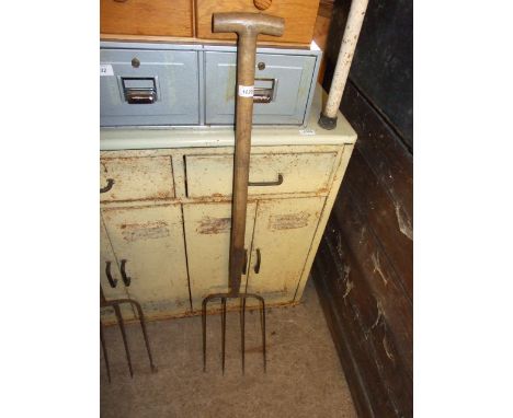 VINTAGE MUCK FORK