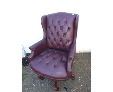 BUTTON BACK WING BACK SWIVEL CHAIR