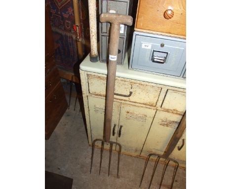 VINTAGE MUCK FORK