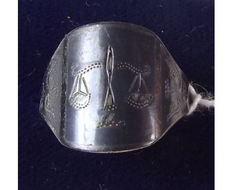 A silver gents ring engraved with balance scales crest