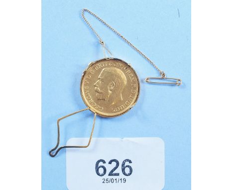 Gold Sovereign George V 1911 London Mint, loose within 9ct gold surround clasp. Con'd : VF/EF