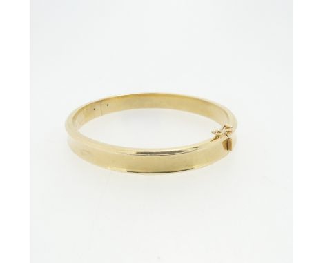 A 9ct gold hollow Hinged Bangle, oval, with concave shaped outside and integral clasp, internal diameter approx. 17cm, total 