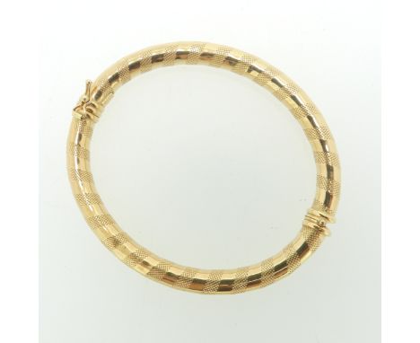 An 18ct yellow gold hinged hollow Bangle, by Uno-a-Erre, with alternate bands of textured and polished decoration, internal d