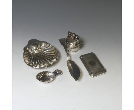 An Elizabeth II silver Caddy Spoon, by&nbsp;Francis Howard Ltd., hallmarked Sheffield, 1988, with scalloped bowl and shell ha