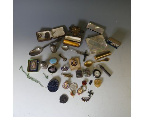 A quantity of Jewellery, Costume Jewellery and other Collectables, including a cased amber cheroot holder, an 18thC hairset m